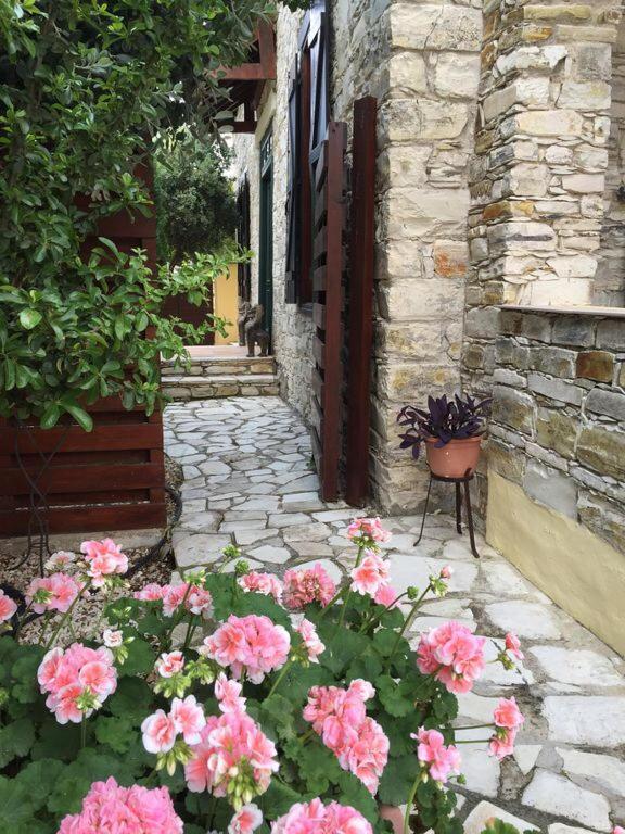 Katikia Emma Kato Drys Exterior foto